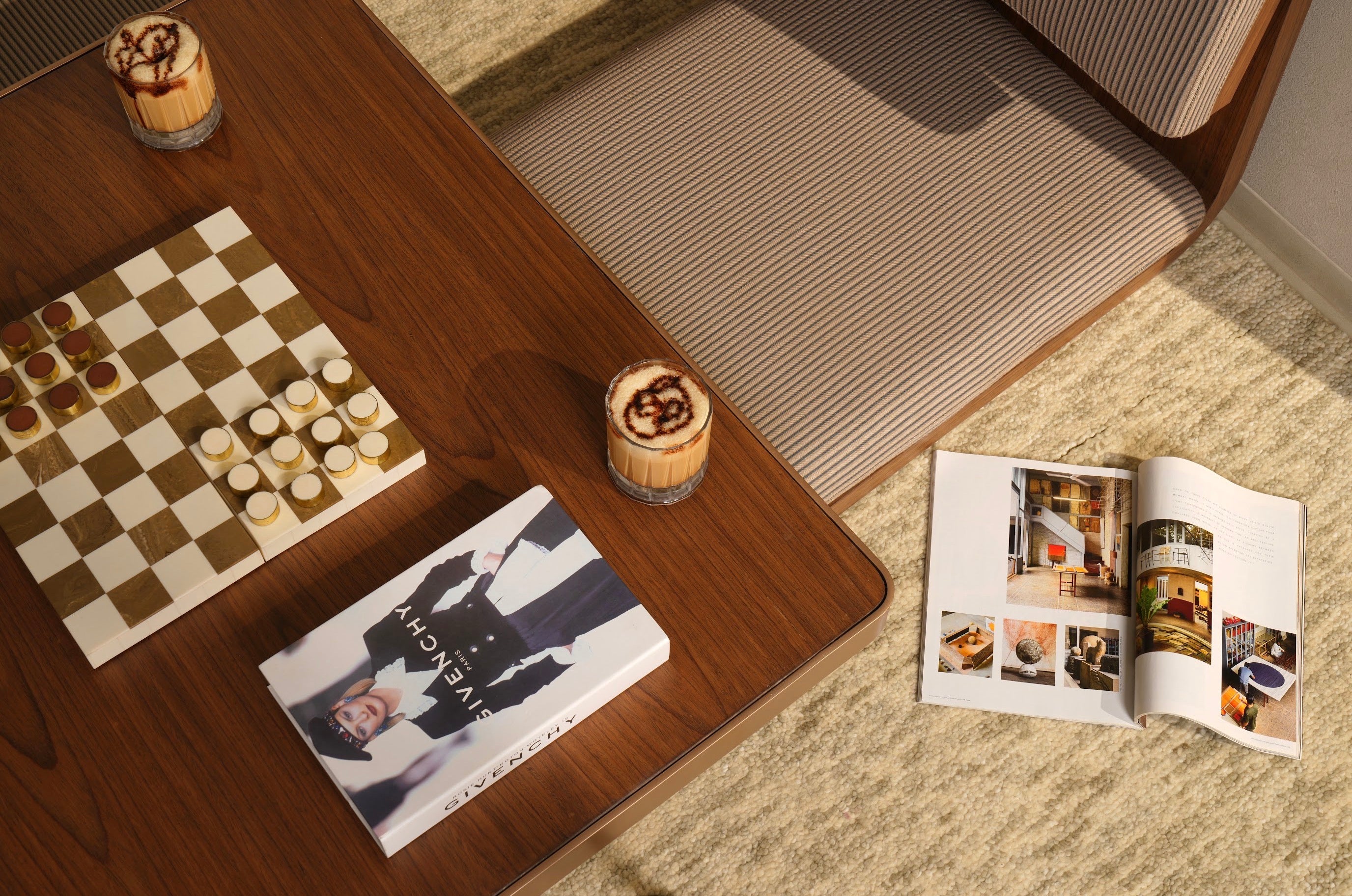 Central Perk Low Dining Set